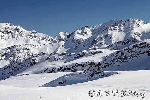 pejzaż Alp, ośrodek narciarski La Thuile, Włochy