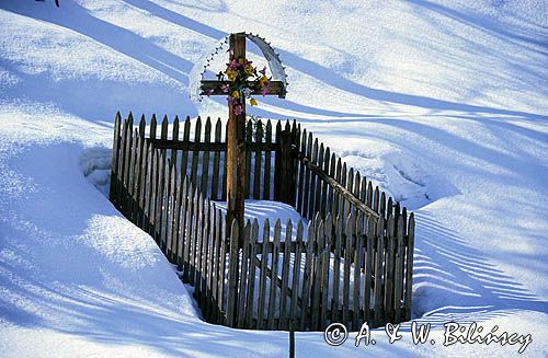 Beskid Sądecki, zima, Wierchomla, krzyż przydrożny