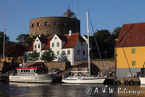Widok z wyspy Frederikso na Wyspę Christianso, archipelach Ertholmene, Dania