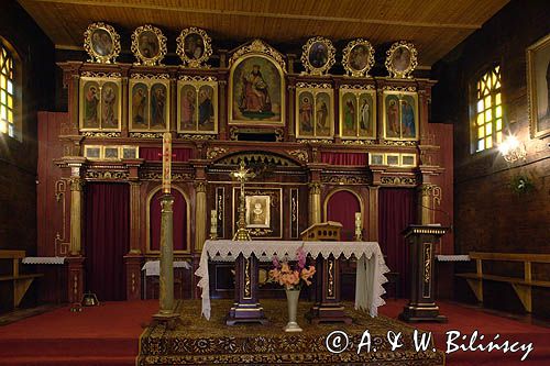 CZARNA Górna) gm. Czarna, pow. leski) Dawna cerkiew parafialna grekokatolicka p.w. św. Dymitra Męczennika, obecnie kościół parafialny rzymskokatolicki p.w. Podwyższenia Krzyża Św., ikonostas, Bieszczady