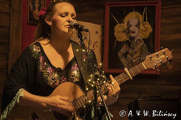 Klimatyczny koncert Doroty Kuziela, Sowa w Dolistowiu, 21.07.2023, Bieszczady