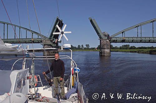most Strassenbrucke Friedrichstadt nad kanałem Eider, Der Eiderkanall, Schleswig-Holsteinischer Canal, Niemcy