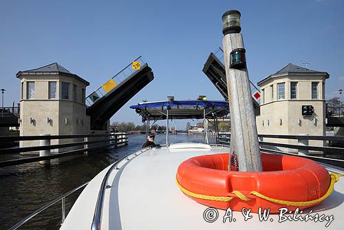 Elbląg, rzeka Elbląg, Vistula Cruiser 30, Most dawny Wysoki