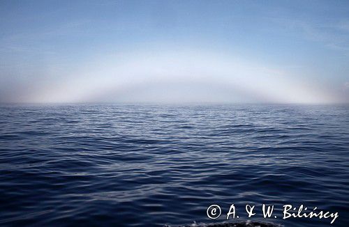 Biała tęcza, fog bow, white bow. Fot A&W Bilińscy, Bank zdjęć, photo bank www.photovoyage.pl