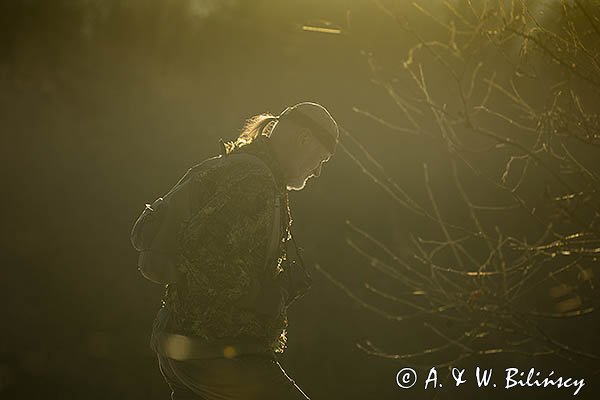 Fotograf przyrody w stroju maskującym, Bieszczady
