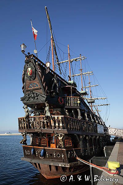 Gdynia, statek wycieczkowy Dragon