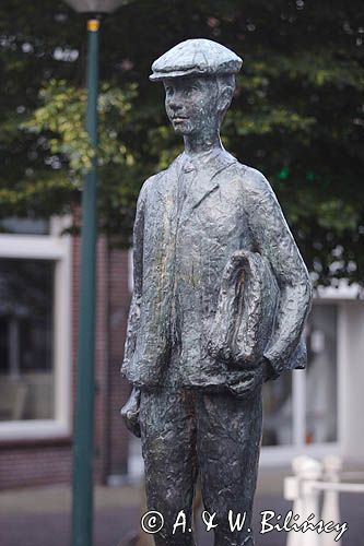 rzeźba mężczyzny z teczką w Harlingen, Holandia, Waddensee, Simon Vestdeijk, pisarz
