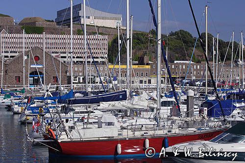 port jachtowy Albert Harbour w St. Helier, wyspa Jersey, Channel Islands, Wyspy Normandzkie, s/y Safran trismus 37