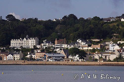 zatoka St. Aubin i miasteczko St. Aubin, wyspa Jersey, Channel Islands, Anglia, Wyspy Normandzkie, Kanał La Manche