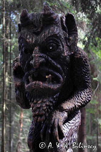 rzeźby na Wzgórzu Czarownic, Juodkrante, Mierzeja Kurońska, Zalew Kuroński, Litwa unique wooden sculptures on the Hill of Witches, Juodkrante, the Curonian Spit, Lithuania
