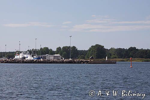 wyspa Kihnu, Estonia, na torze podejściowym do portu Kihnu harbour, Kihnu Island, Estonia