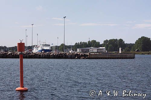 wyspa Kihnu, Estonia, na torze podejściowym do portu Kihnu harbour, Kihnu Island, Estonia