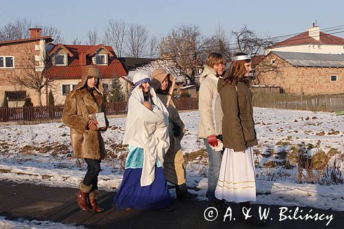 kolędnicy z Kolbuszowej, dziewczęta - kolędnicy, Matka Boska z Dzieciątkiem, Świety Józef, Gwiazda, Anioł