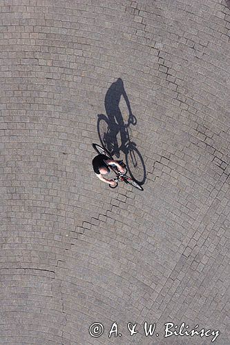 Cracow widok z Wieży Kościoła Mariackiego, Rynek Starego Miasta, cień rowerzysty