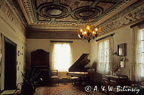 Laskowa, zabytkowy dwór, salon, Beskid Wyspowy, Polska