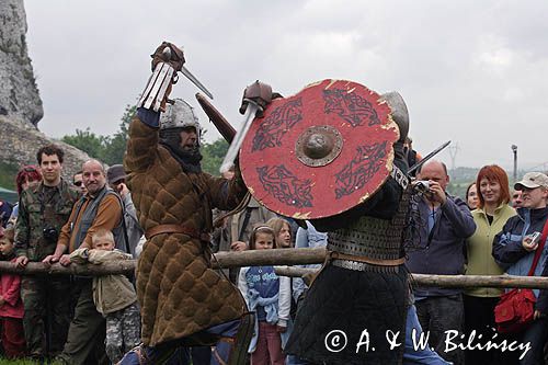 Ogrodzieniec, V Najazd Barbarzyńców, pojedynek