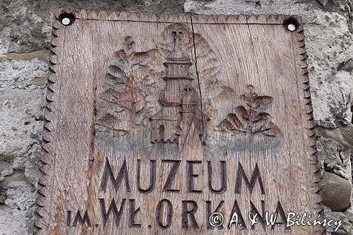 Rabka, Muzeum Władysława Orkana w zabytkowym drewnianym kościele pw św. Marii Magdaleny, tablica