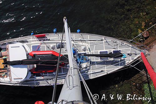 pokładSafrana widziany z masztu, wyspa Bjorko, szkiery Turku, Finlandia a yacht deck, a view from the mast, Bjorko Island, Finland