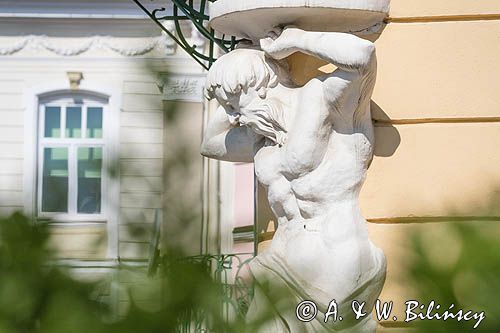 Sanok, Atlas, Dom pod Atlasem