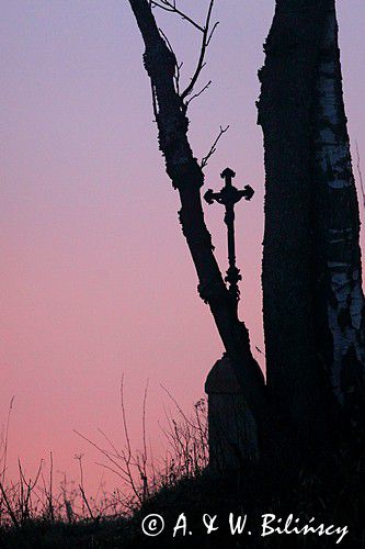 świt w Bieszczadach, Sokołowa Wola, krzyż