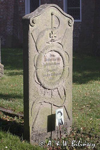 stary nagrobek na wyspie Spiekeroog, Wyspy Wschodnio-Fryzyjskie, Wattenmeer, Niemcy