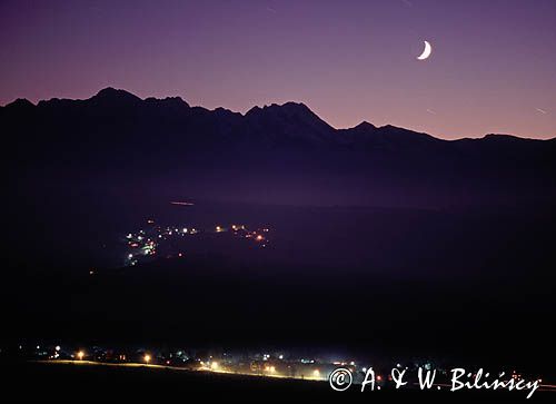Noc na Spiszu, widok na Tatry i wieś Rzepiska