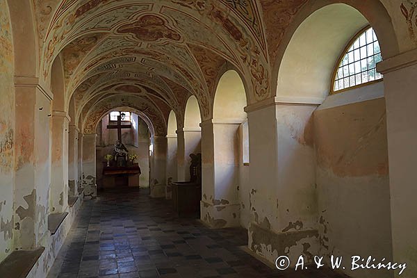 Stoczek Klasztorny, Sanktuarium, krużganki