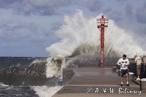 sztorm w główkach portu Ustka