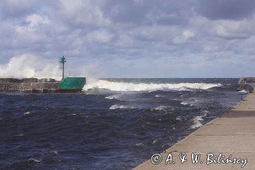 sztorm w główkach portu Ustka
