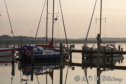o świcie, port Krummin, wyspa Uznam, Niemcy