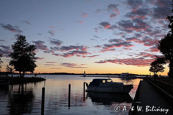 Wejście do portu Vadstena nad jeziorem Vattern, Szwecja
