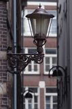 latarnia uliczna i kamienice, Amsterdam, Holandia