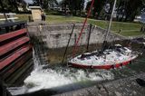Safran w śluzie Carl Johan w Bergu, Kanał Gota, Gotajski, Szwecja