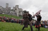Ogrodzieniec, V Najazd Barbarzyńców, pojedynek