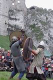 Ogrodzieniec, V Najazd Barbarzyńców, pojedynek