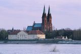 Włocławek katedra widok zza Wisły
